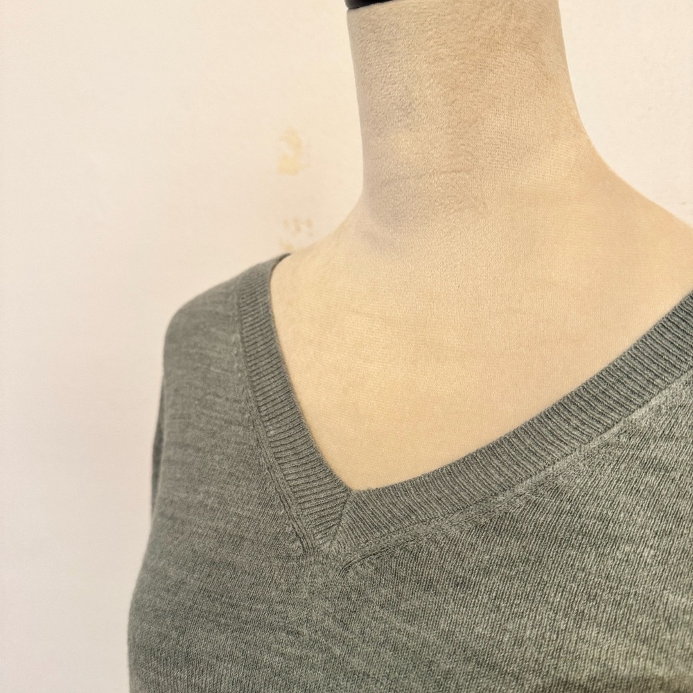 Croft & Barrow sage green V-Neck Sweater size large GUC